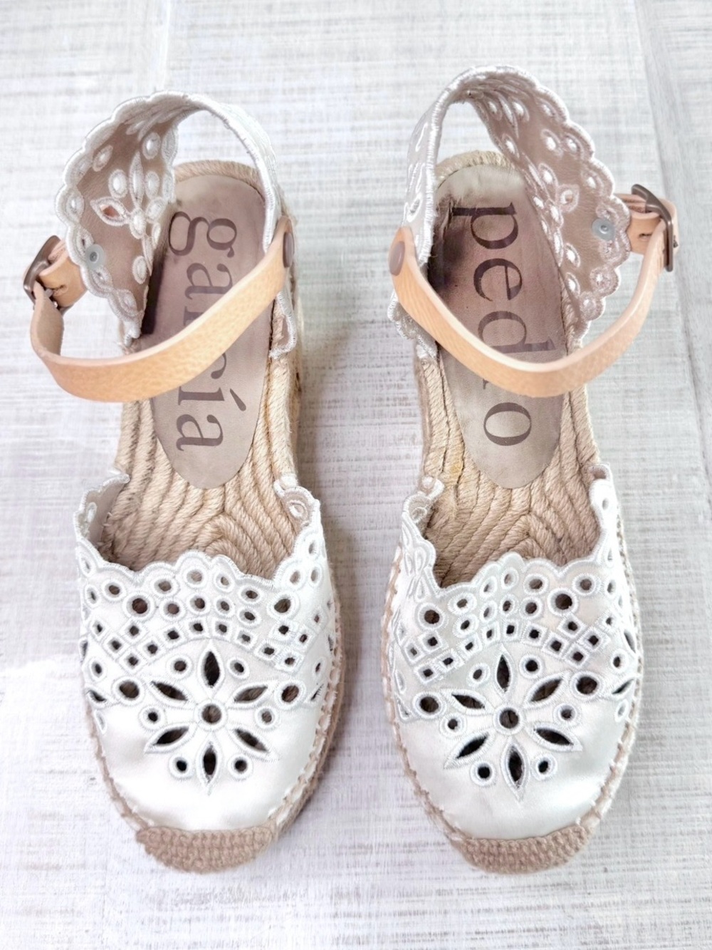 Pedro Garcia Omaira Eyelet Espadrille Wedge Sandals Ivory Size 6-6.5 - Picture 3 of 11